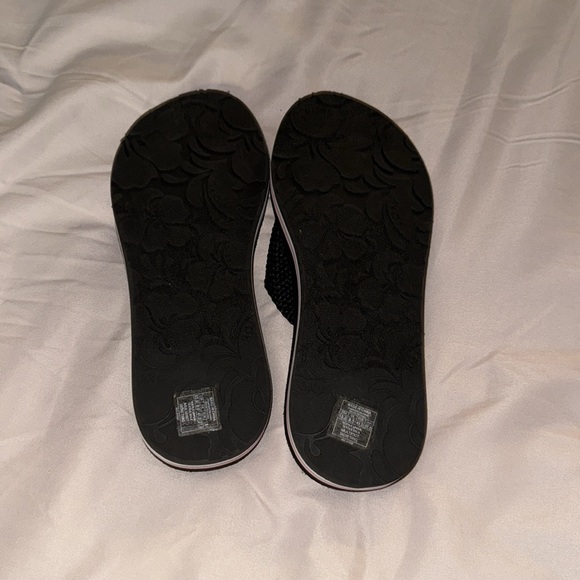 New Roxy Flip Flops - Picture 3 of 3